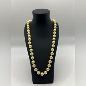Avon Classic Pearlesque Necklace Large 2001 Faux Pearl Strand